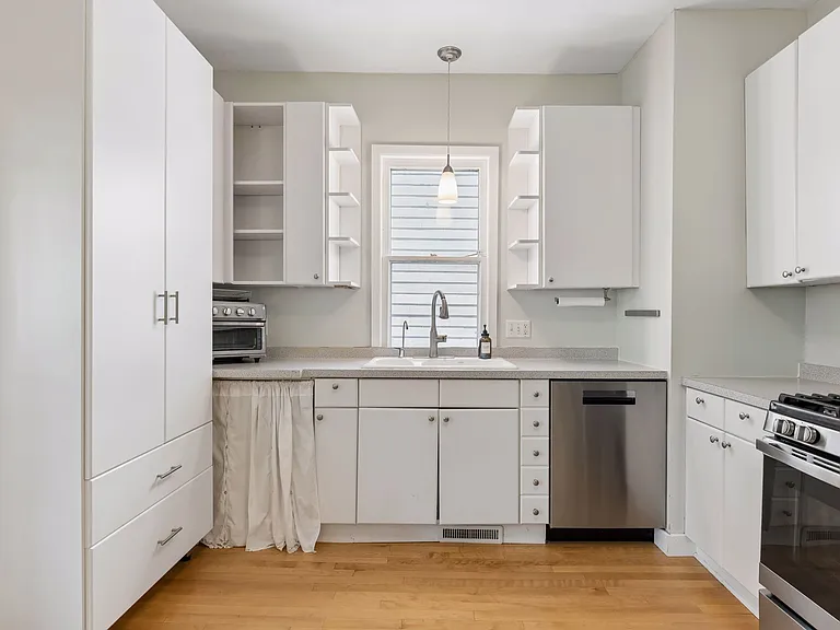 4432 Upton Ave S — Photo 14