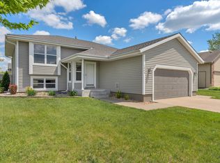 1808 SW Valley View Ct, Topeka, KS 66615