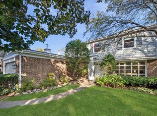1685 Sherwood Rd, Highland Park, IL 60035