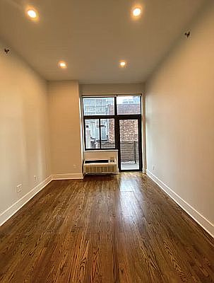 4th image of 230 E 124th St APT 5D
