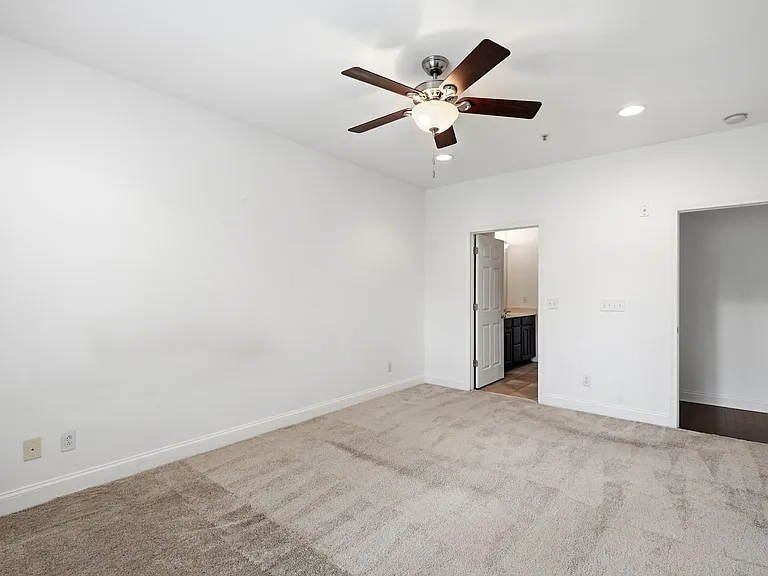 1000 E Woodlawn Rd #216 — Photo 30