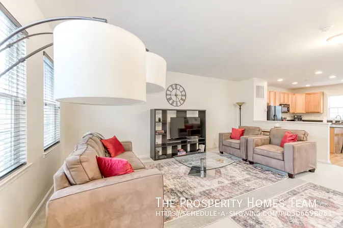 Gorgeous 4BR, 3.5 BA end unit stone front townhome with fully finished basement in Laurel! — Photo 2