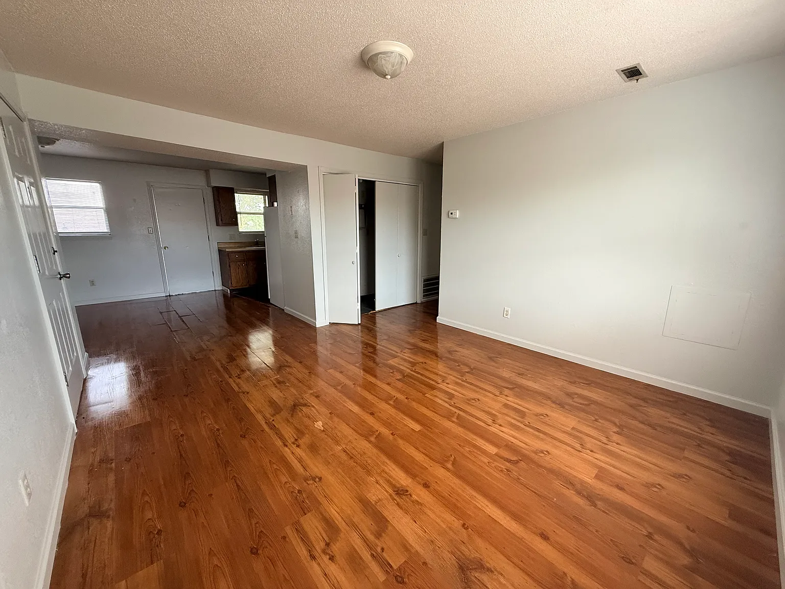 2 bed, 850 sqft, $750 — Photo 2