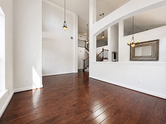 4th image of 1125 Waterford Way