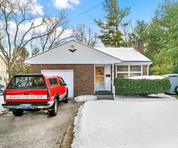 704 Amherst Ave, Ann Arbor, MI, 48105