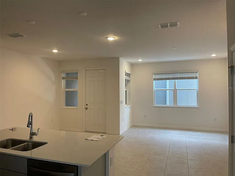 1260 Stockwell Ave — Photo 15