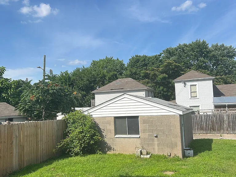 2141 Bradley Ave — Photo 24