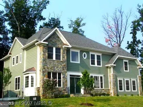8105 Maya Ct, Vienna, VA 22182