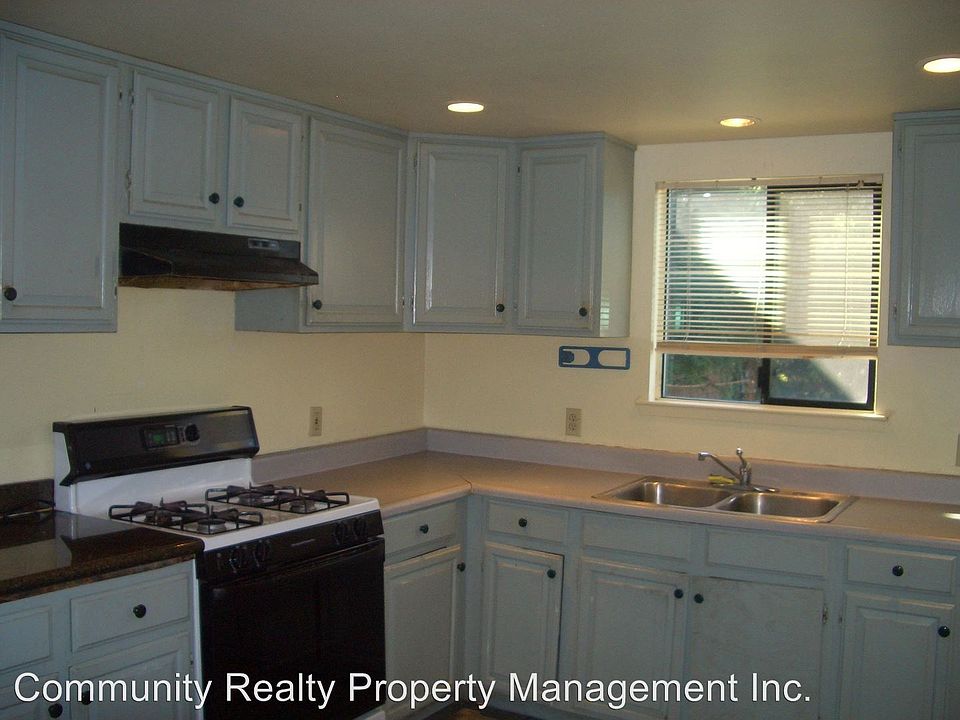 2nd image of 1247 Macarthur Blvd APT B