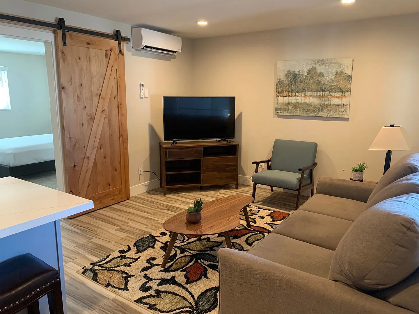 Urban West Apartments — Photo 3