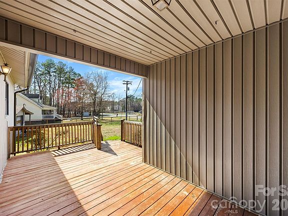 5th image of 2010 Sprucewood St