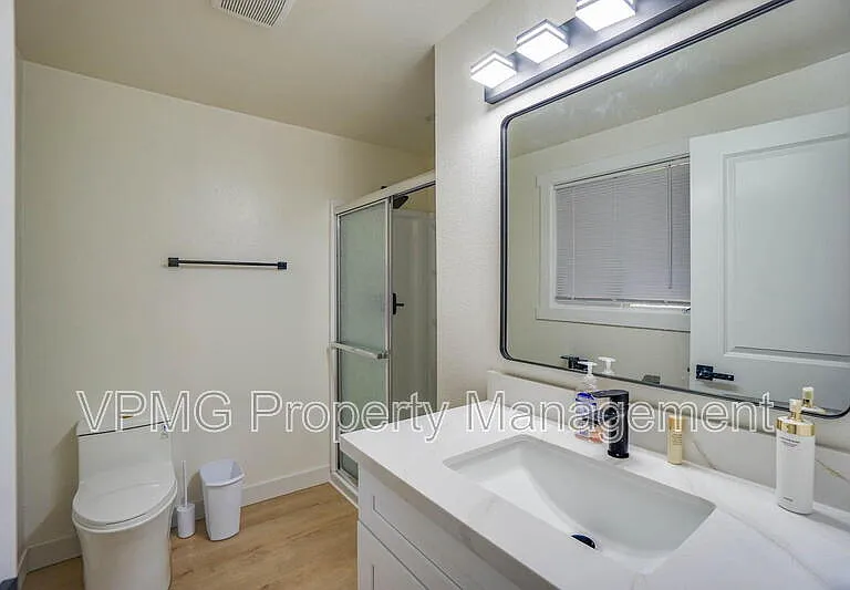 19419 NE 11th St — Photo 30