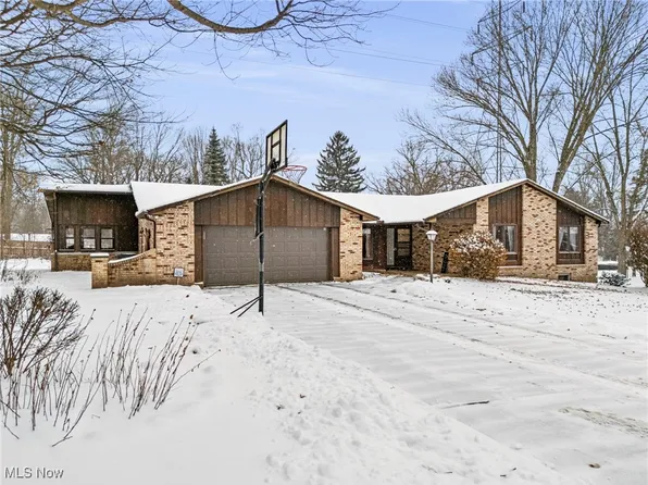 2304 Bur Oak St NE, Canton, OH 44705