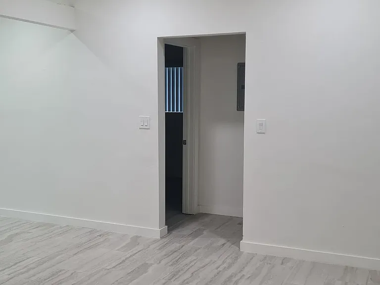 Remodeled 1 Bedroom Unit in Orange — Photo 6