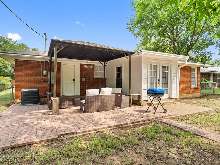 6418 Onyx Dr N — Photo 26