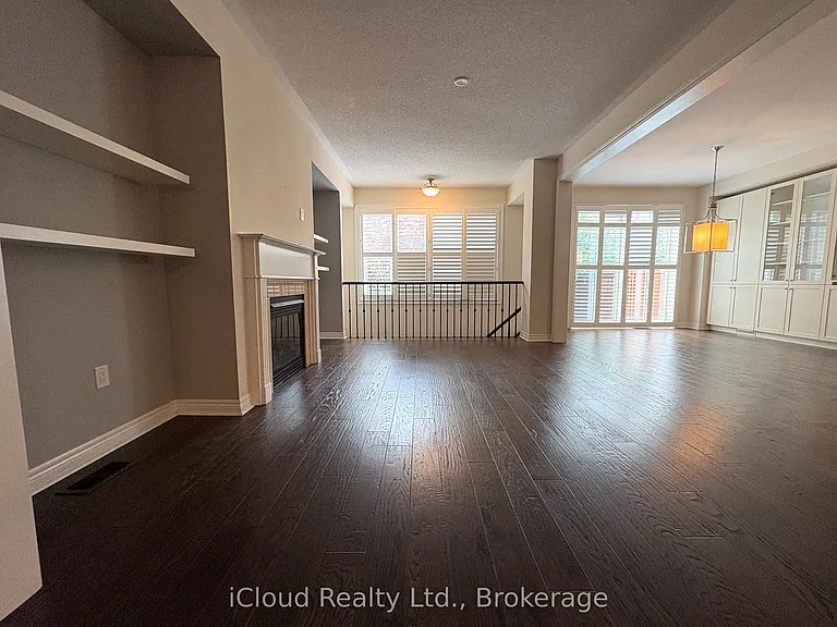 2466 Village Cmn — Photo 8
