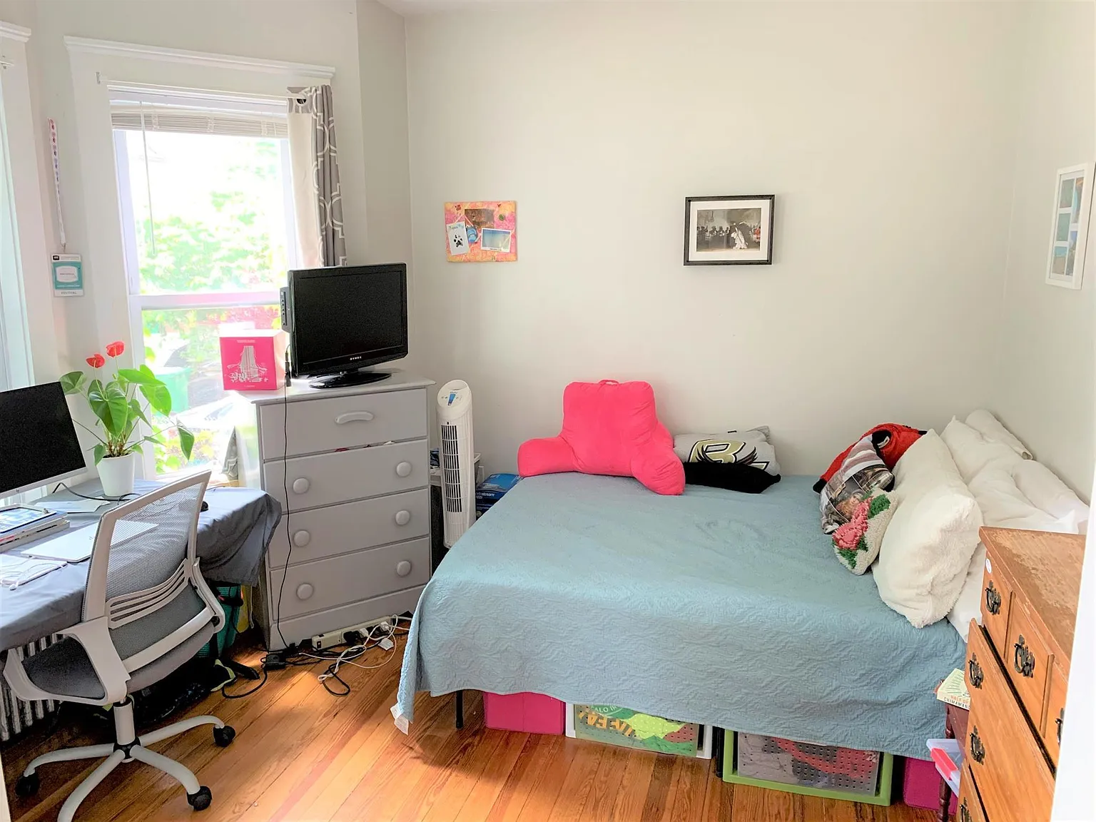 3 bed, 1100 sqft, $3,300 — Photo 3