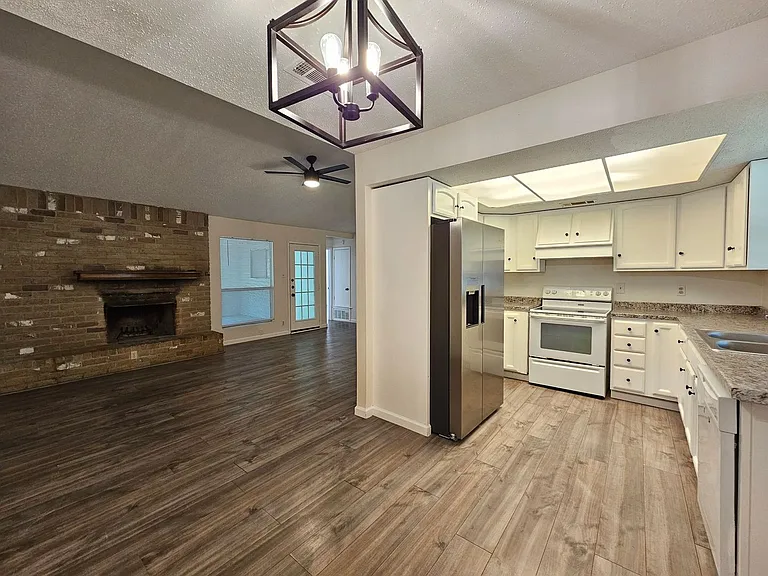 1208 Preswick Cir — Photo 4