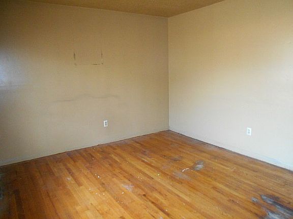 2nd image of 309 Macy Herndon Ln