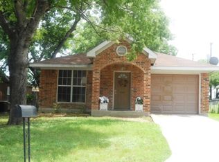 8205 Downe Dr, Wht Settlemt, TX 76108