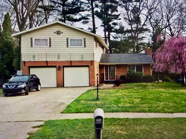 2471 Norcrest Dr, Norton Shores, MI 49441