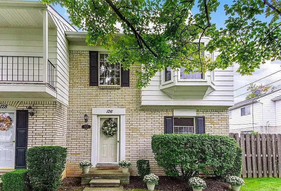 126 Manor Way