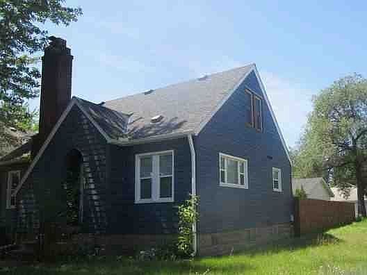 2nd image of 801 17th Ave S