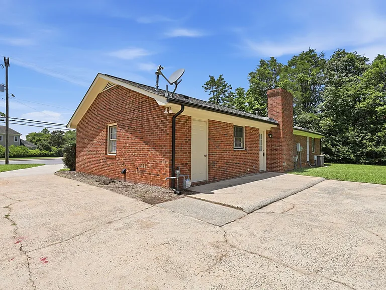 4609 Randolph Rd — Photo 29