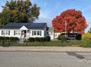 14 Bunker Hill Ave, Lowell, MA 01850