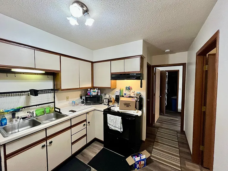 806 S State St — Photo 27