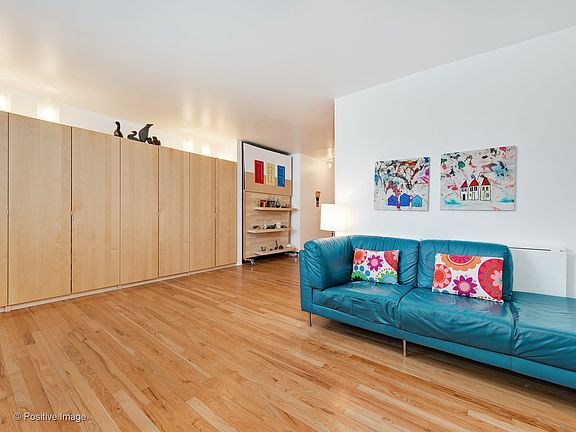 3rd image of 515 W Wrightwood Ave APT 501
