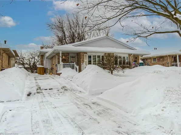93 Uxbridge Cres, Kitchener, ON N2E 2S2