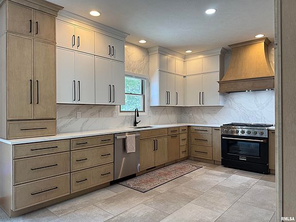 5th image of 304 Belmont Chase