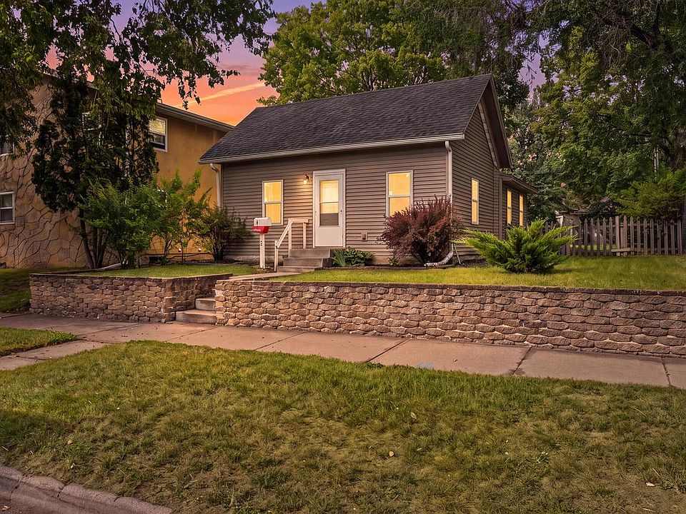 1st image of 421 Caledonia STREET
