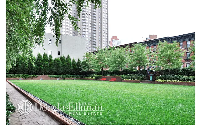 Sold by Douglas Elliman | media 21