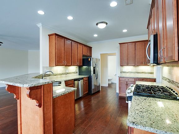 Granite, Gas Stove, Over Sized Walk Thru Pantry