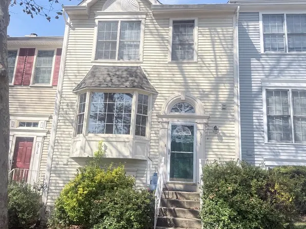 6914 Compton Ln, Centreville, VA 20121