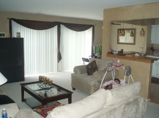 218 Driftwood Ln UNIT B2, Schaumburg, IL 60193