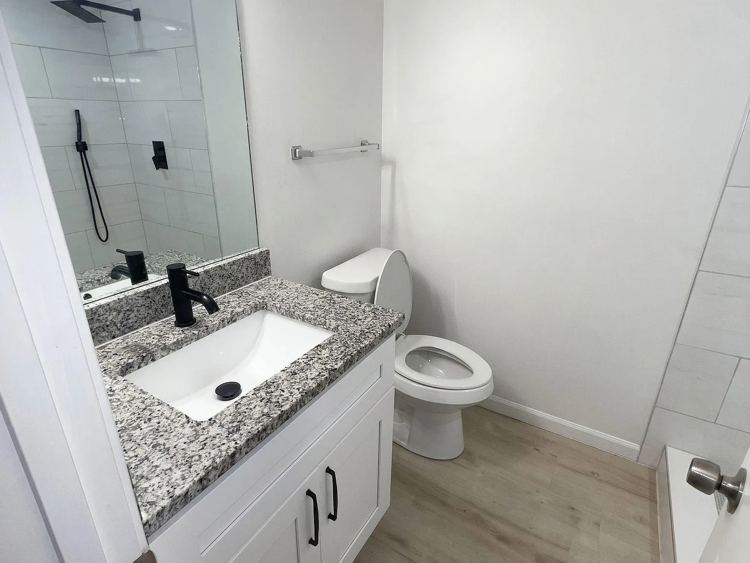 4 bed, 4.0 bath, 2562 sqft, $1,299 — Photo 2