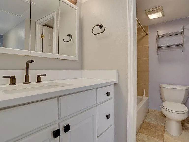 1433 N Williams St #503 — Photo 12