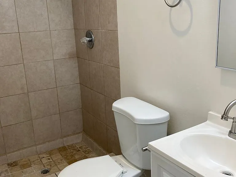 650 Linden Ave — Photo 37