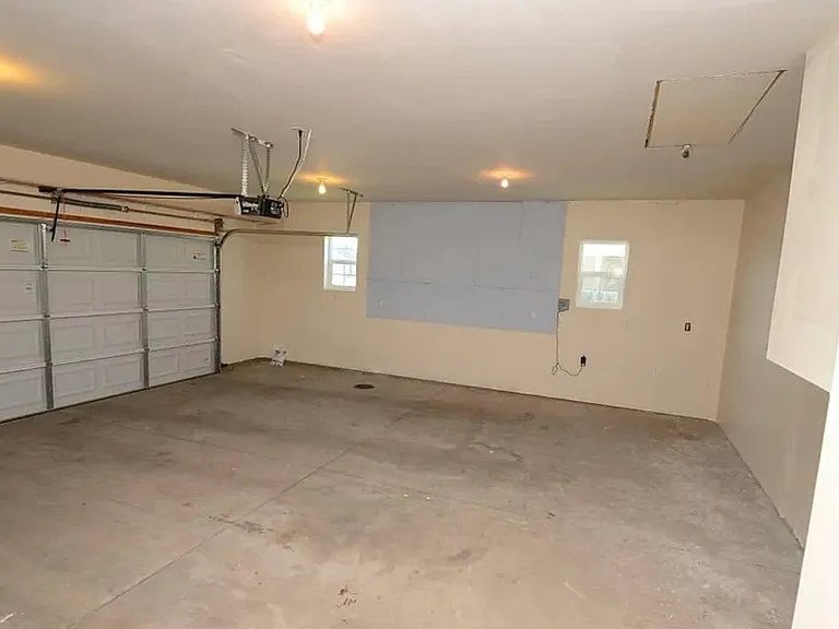 902 Powers Blvd — Photo 18