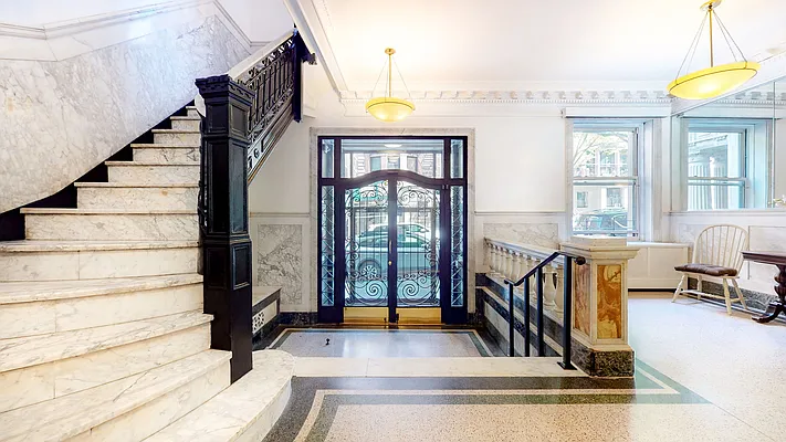 Sold by Digs Realty Group | media 10