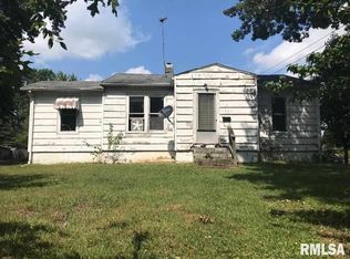 1021 E Thompson St, Taylorville, IL