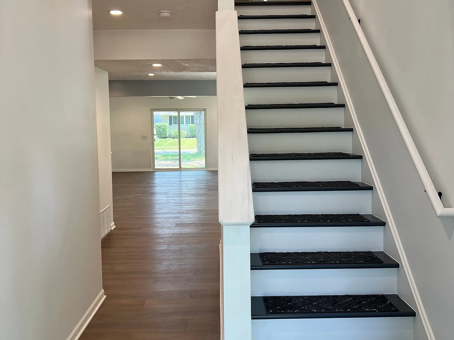 3 bed, 2.5 bath, 1744 sqft, $2,350 — Photo 3