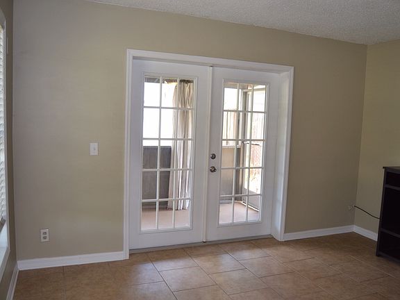 3rd image of 10407 Ventura Ave
