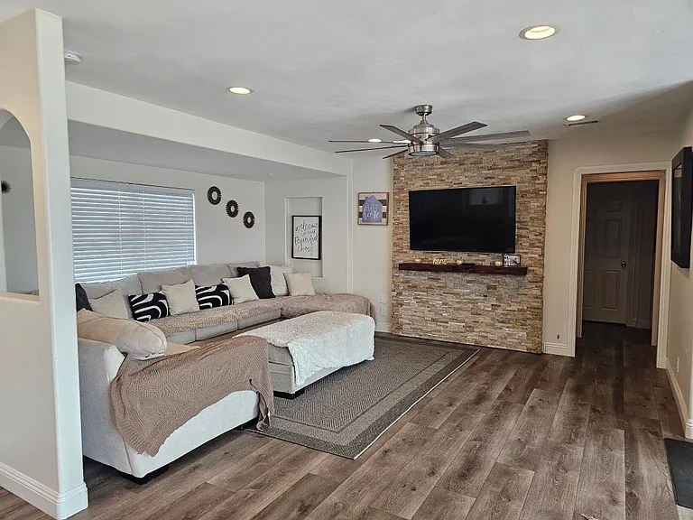 608 Las Flores Dr — Photo 11