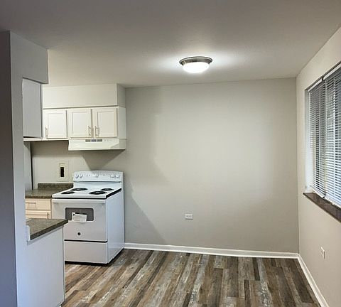 2nd image of 747 Grant Ave APT 1E