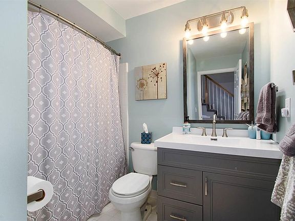 3rd image of 35036 Windsor Dr