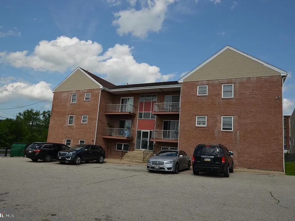 311 E 4th St #1